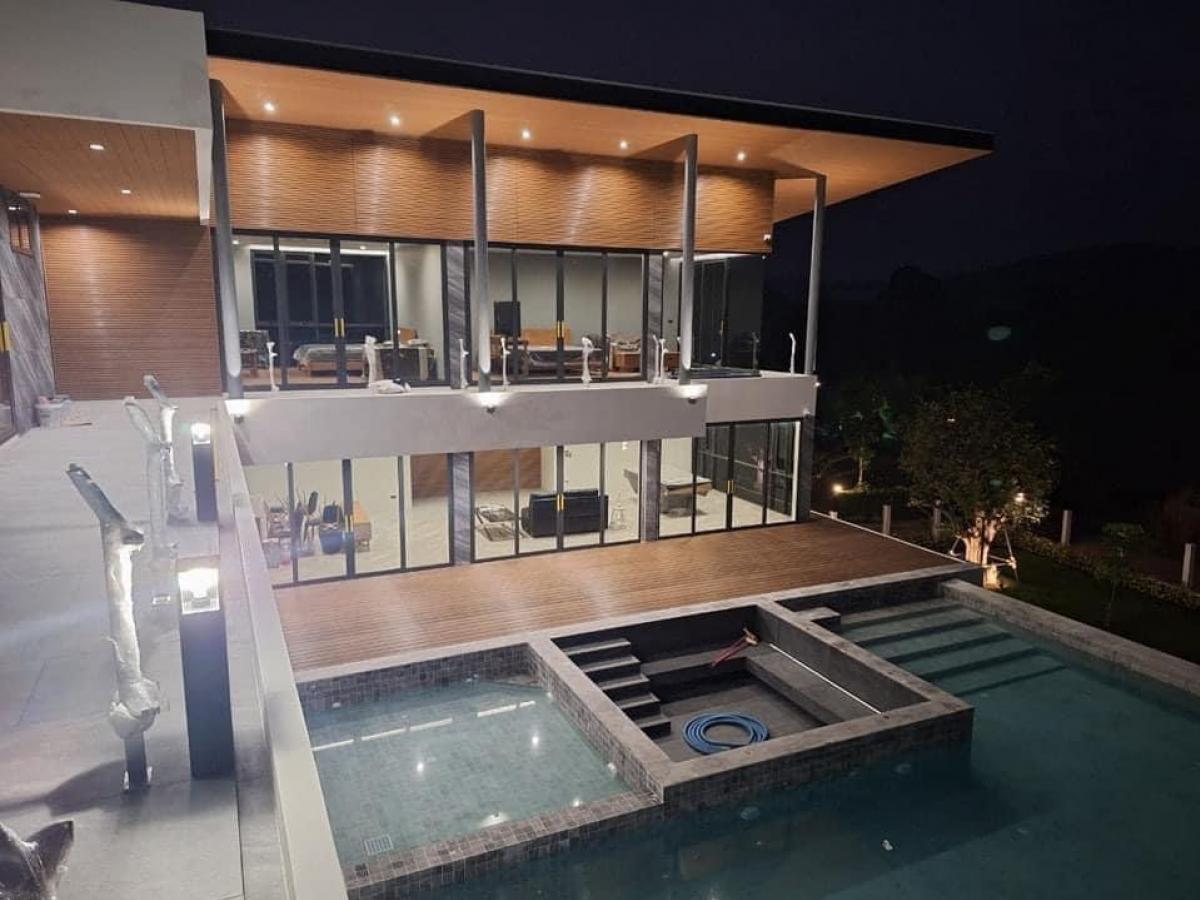 ขายบ้านปากช่อง เขาใหญ่ : 📢👇ขาย บ้านเพิ่งสร้างเสร็จใหม่  (เมษายน 67) วิวเขา 360 องศา พร้อมสระว่ายน้ำ ระบบเกลือ ตั้งอยู่ในพื้นที่ ที่อากาศดี ตลอดปี (กุดคล้า) บ้านหลังใหญ่ พื้นที่ใหญ่ ตกแต่งครบ พร้อมเข้าอยู่