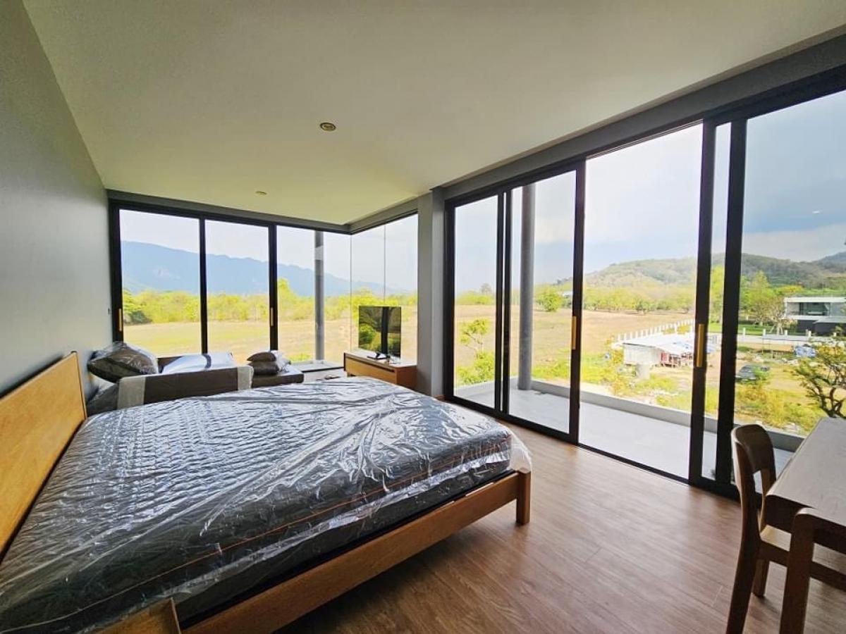 ขายบ้านปากช่อง เขาใหญ่ : 📢👇ขาย บ้านเพิ่งสร้างเสร็จใหม่  (เมษายน 67) วิวเขา 360 องศา พร้อมสระว่ายน้ำ ระบบเกลือ ตั้งอยู่ในพื้นที่ ที่อากาศดี ตลอดปี (กุดคล้า) บ้านหลังใหญ่ พื้นที่ใหญ่ ตกแต่งครบ พร้อมเข้าอยู่