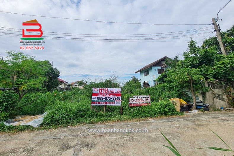 For SaleLandPinklao, Charansanitwong : Vacant land, Sukthawee Village, Soi 27, area 50 sq m, Soi Borommaratchachonnani 74, Intersection 9/19, Bang Ramat Subdistrict, Taling Chan District, Bangkok