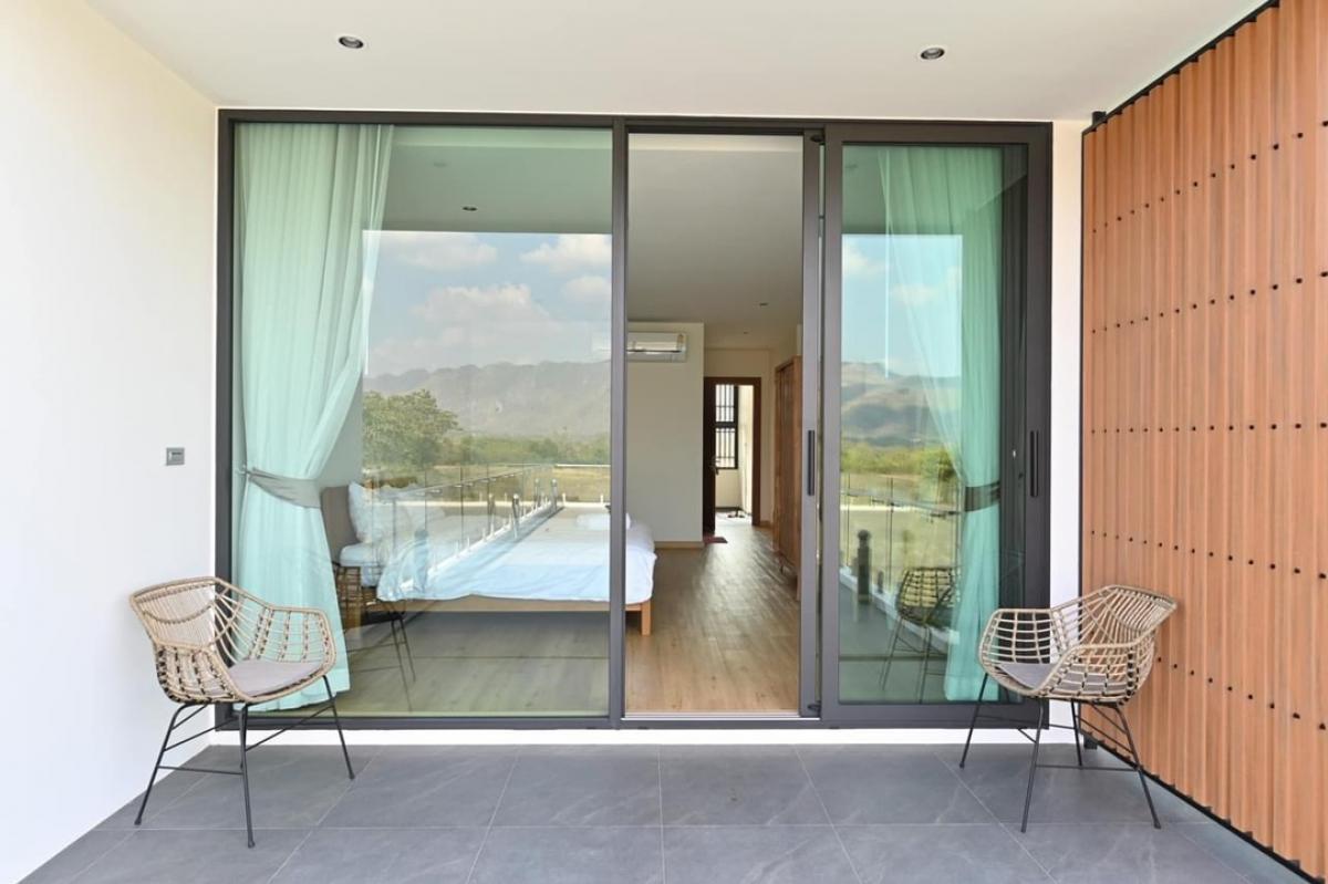 ขายบ้านปากช่อง เขาใหญ่ : 📢👇ขาย บ้านใหม่  วิวเขา 360 องศา พร้อมสระว่ายน้ำ ระบบเกลือ ตั้งอยู่ในพื้นที่ ที่อากาศดี ตลอดปี (กุดคล้า) บ้านหลังใหญ่ พื้นที่ใหญ่ ตกแต่งครบ พร้อมเข้าอยู่