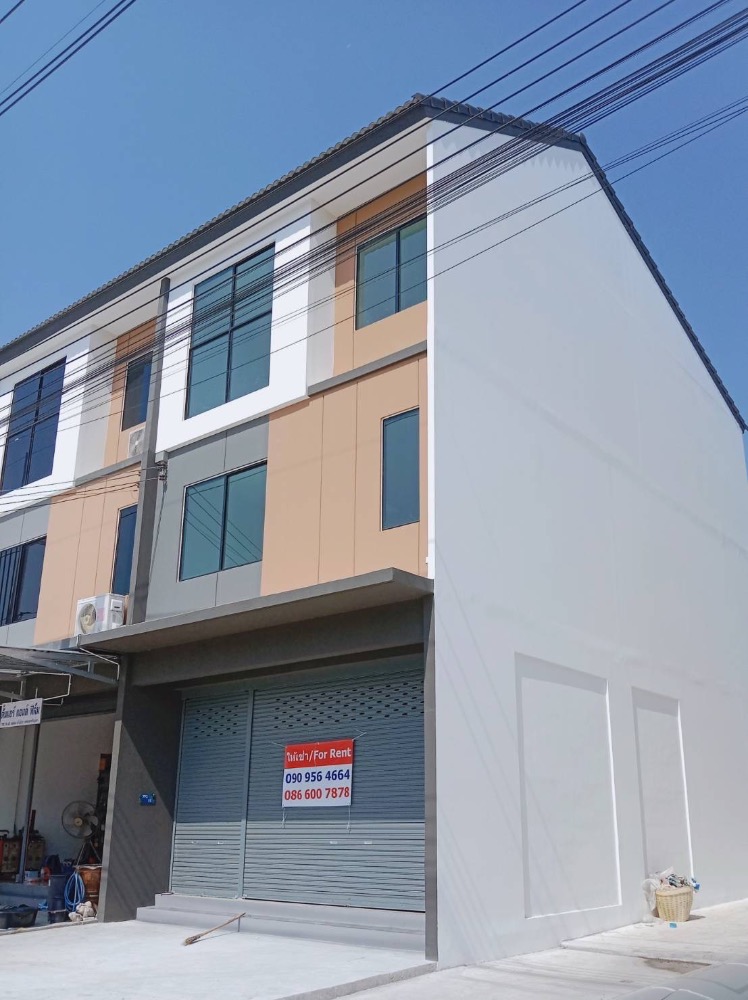 For RentShop HousePathum Thani,Rangsit, Thammasat : For rent, 3-story commercial building, Pruksa Village, Navanakorn, Phahonyothin (edge ​​room)