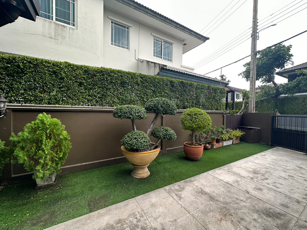 ขายบ้านพัฒนาการ ศรีนครินทร์ : บ้านเดี่ยวหลังใหญ่ บนถนนกรุงเทพกรีฑา ซอย 7