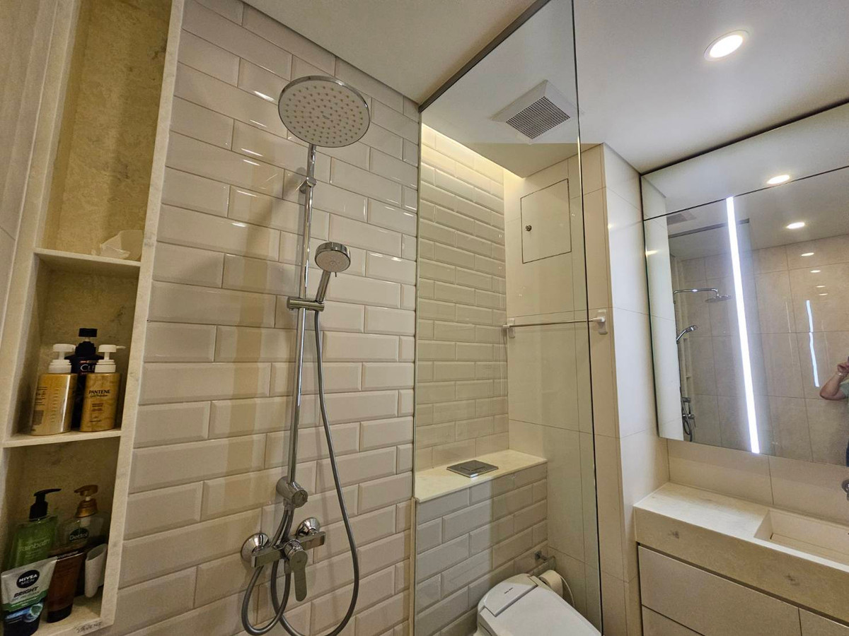 ให้เช่าคอนโดสุขุมวิท อโศก ทองหล่อ : ห้องใหม่ ไม่เคยปล่อยเช่าเลย มีเเม่บ้านดูเเลห้องอย่างดี ห้องสวย วิวสวย เช่า 1 ห้องนอน 1 ห้องน้ำ ไซมิส เอ็กซ์คลูซีพ สุขุมวิท 42