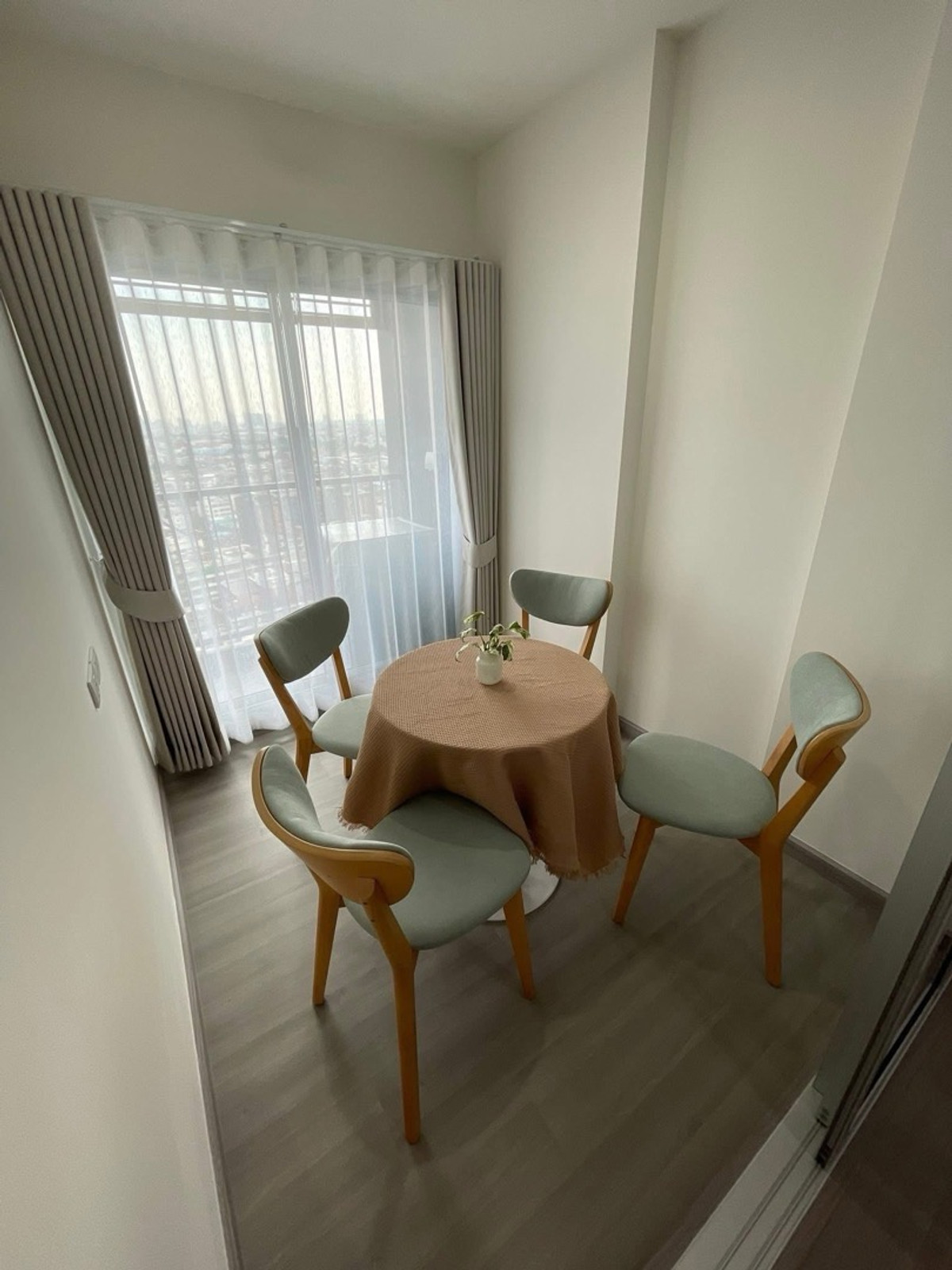 ให้เช่าคอนโดปิ่นเกล้า จรัญสนิทวงศ์ : 🌷เช่าเดอะ เพรสซิเดนท์ จรัญ-แยกไฟฉาย สเตชั่น 1 ห้องนอน 🚝✨ติดMRT แยกไฟฉาย เดินไม่เกิน5 นาที ทัก Line ID : @ladysai (มี@ ด้วย)