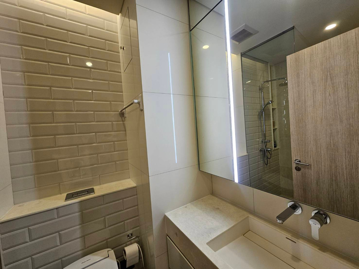 ให้เช่าคอนโดสุขุมวิท อโศก ทองหล่อ : ห้องใหม่ ไม่เคยปล่อยเช่าเลย มีเเม่บ้านดูเเลห้องอย่างดี ห้องสวย วิวสวย เช่า 1 ห้องนอน 1 ห้องน้ำ ไซมิส เอ็กซ์คลูซีพ สุขุมวิท 42