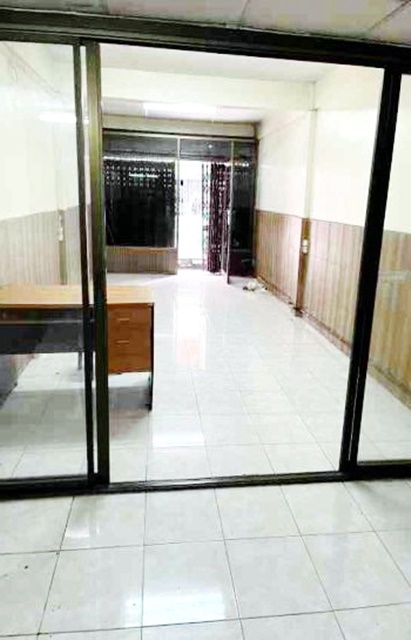 For RentShop HouseRatchathewi,Phayathai : ARL Ratchaprarop 18-24 House for rent 3-story commercial building BTS Victory Monument Pratunam Din