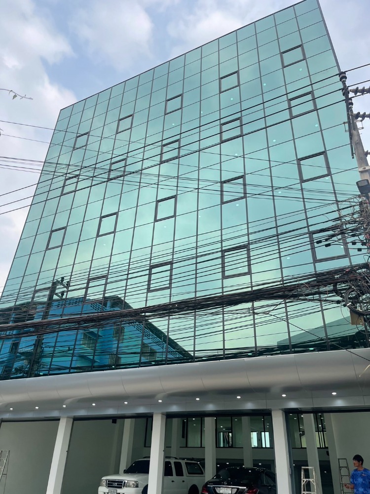 For SaleShop HouseChokchai 4, Ladprao 71, Ladprao 48, : Office building completely renovated in a modern style. Ready for immediate use in the Lat Phrao area.