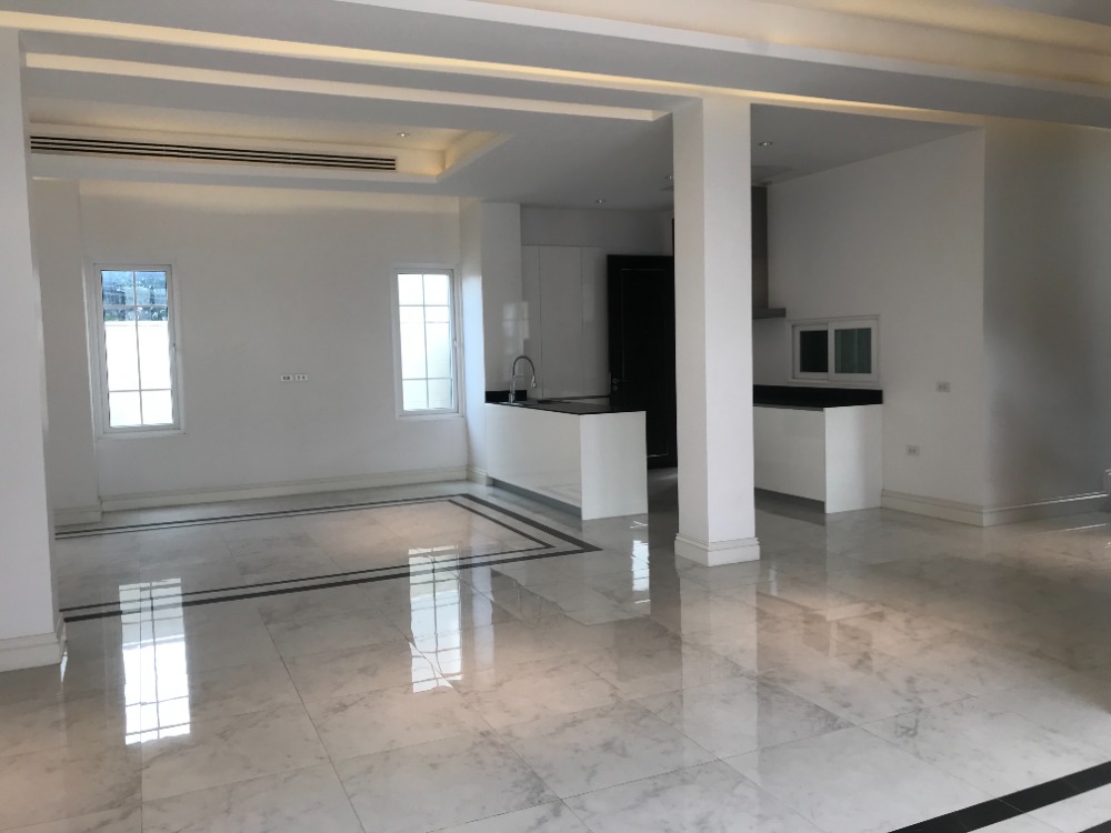 ขายบ้านอารีย์ อนุสาวรีย์ : บ้านเดี่ยวซอยอารีย์ 5 ห้องนอนสร้างใหม่