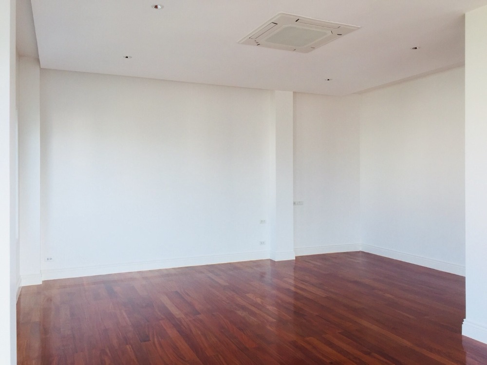 ขายบ้านอารีย์ อนุสาวรีย์ : บ้านเดี่ยวซอยอารีย์ 5 ห้องนอนสร้างใหม่