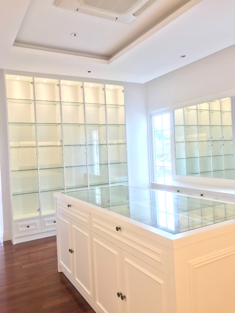 ขายบ้านอารีย์ อนุสาวรีย์ : บ้านเดี่ยวซอยอารีย์ 5 ห้องนอนสร้างใหม่