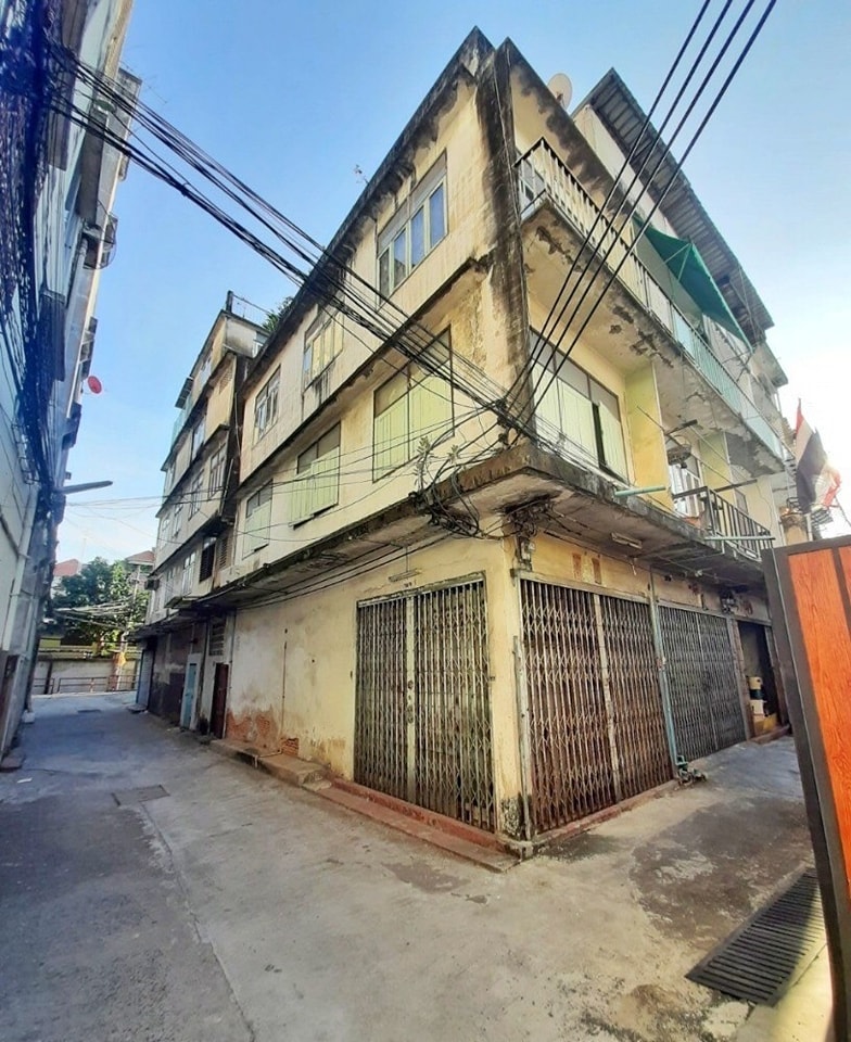 For SaleShop HouseSiam Paragon ,Chulalongkorn,Samyan : S-BUD01 Commercial building, Banthat Thong Road (opposite Lotus Rama 1), size 11 sq m, 3 and a half floors, north building front. Usable area 150 sq m., 4 bedrooms, 2 bathrooms, 6.2 million. 064-959-8900