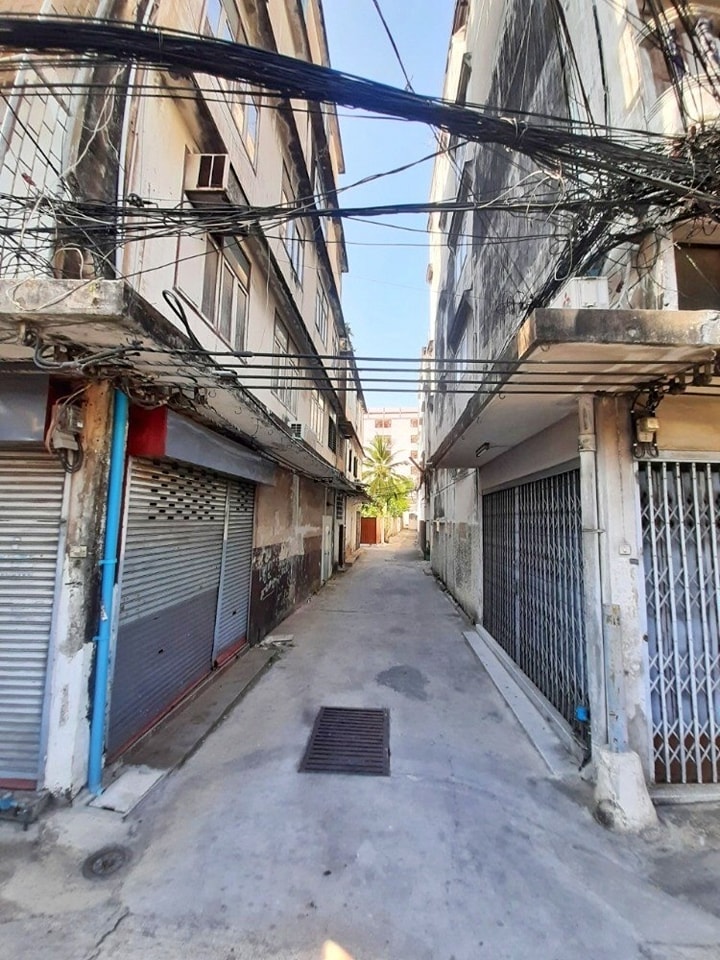 ขายอาคารพาณิชย์สยาม จุฬา สามย่าน : S-BUD01 อาคารพาณิชย์ ถนนบรรทัดทอง (ตรงข้ามโลตัสพระราม1) ขนาด 11ตร.ว.  3ชั้นครึ่ง หน้าอาคารทิศเหนือ พื้นที่ใช้สอย 150ตร.ม. 4นอน 2น้ำ 6.2ล้าน 064-959-8900