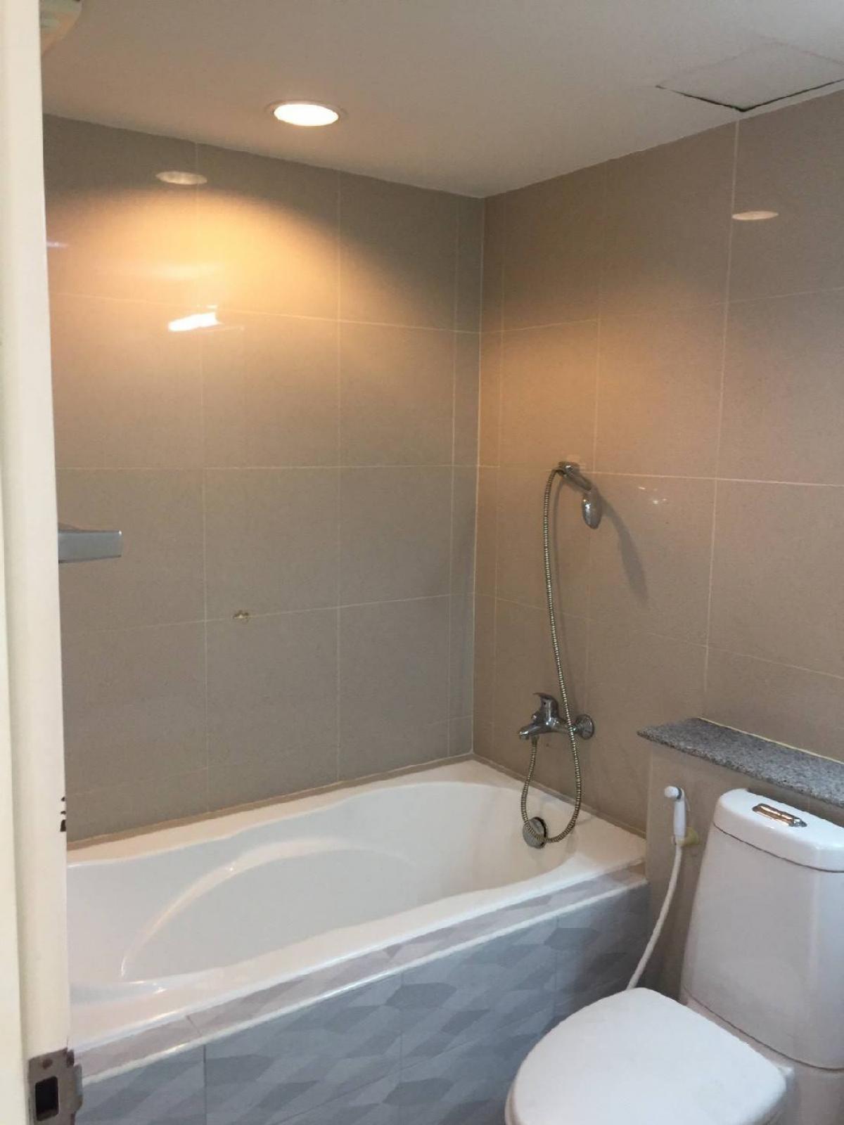 For RentCondoSilom, Saladaeng, Bangrak : 🍒Pabhada Silom Condo Pan Wat Khaek Road Accessible from two sides, Silom Road side and Sathorn Road side. Near Surasak BTS Skytrain