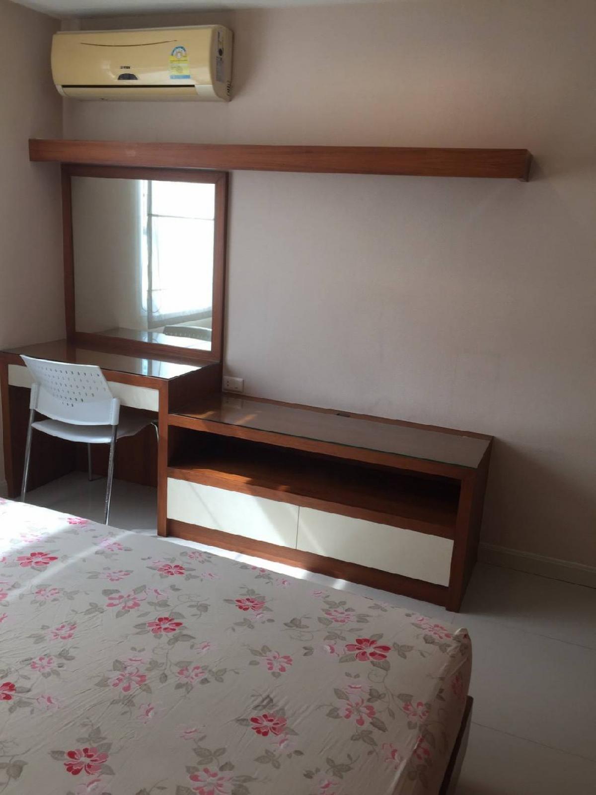 For RentCondoSilom, Saladaeng, Bangrak : 🍒Pabhada Silom Condo Pan Wat Khaek Road Accessible from two sides, Silom Road side and Sathorn Road side. Near Surasak BTS Skytrain