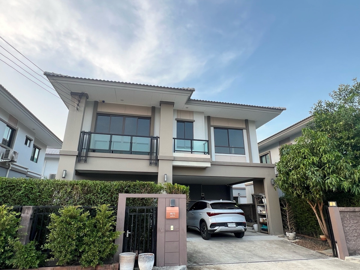 For RentHousePattanakan, Srinakarin : ✅Rent✅42,000 baht/month✅1 year contract ✅2 year contract or more, price negotiable. ❌Normally 46,000 baht❌Passorn Prestige Bangna-Suvarnabhumi Village, Kingkaew Passorn Prestige Bangna-Suvarnabhumi, 3 bedrooms, 3 bathrooms, size 179 sq m, parking for 2 ca