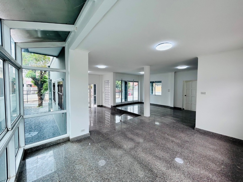 For SaleHousePathum Thani,Rangsit, Thammasat : Single house for sale, newly renovated, ready to move in.