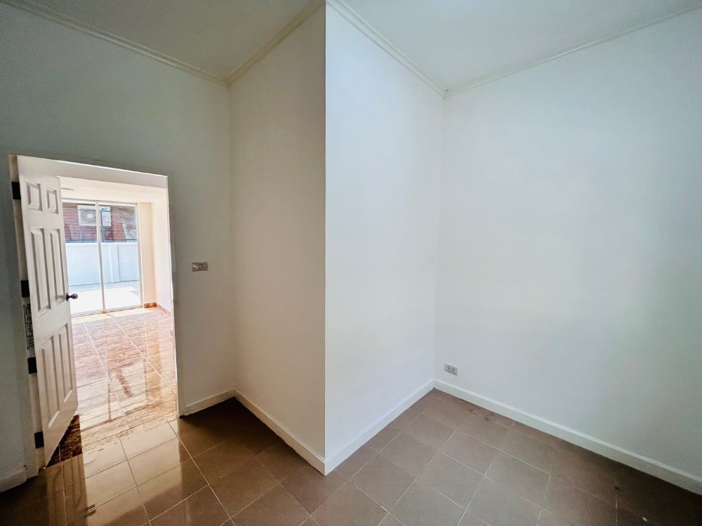 For SaleHousePathum Thani,Rangsit, Thammasat : Single house for sale, newly renovated, ready to move in.