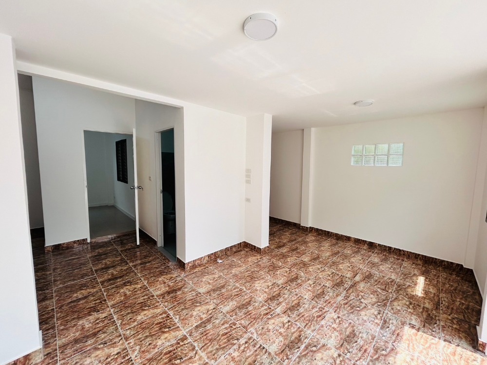 For SaleHousePathum Thani,Rangsit, Thammasat : Single house for sale, newly renovated, ready to move in.