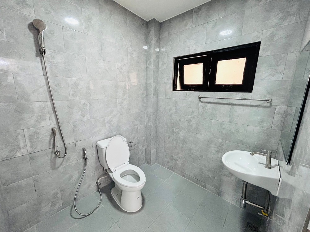 For SaleHousePathum Thani,Rangsit, Thammasat : Single house for sale, newly renovated, ready to move in.