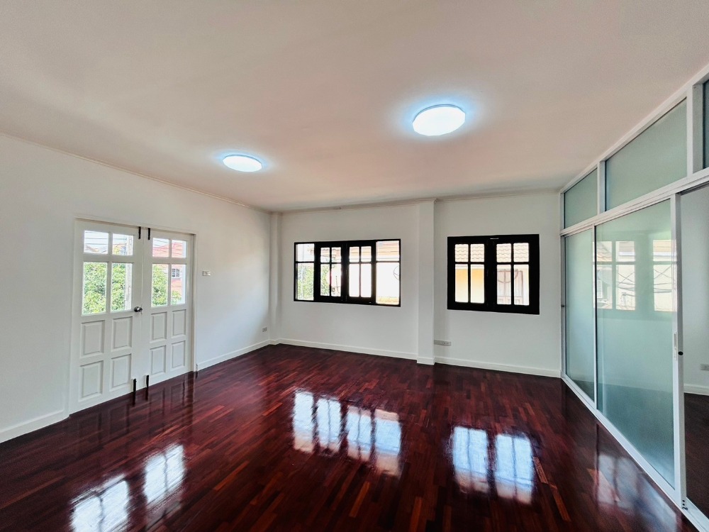 For SaleHousePathum Thani,Rangsit, Thammasat : Single house for sale, newly renovated, ready to move in.