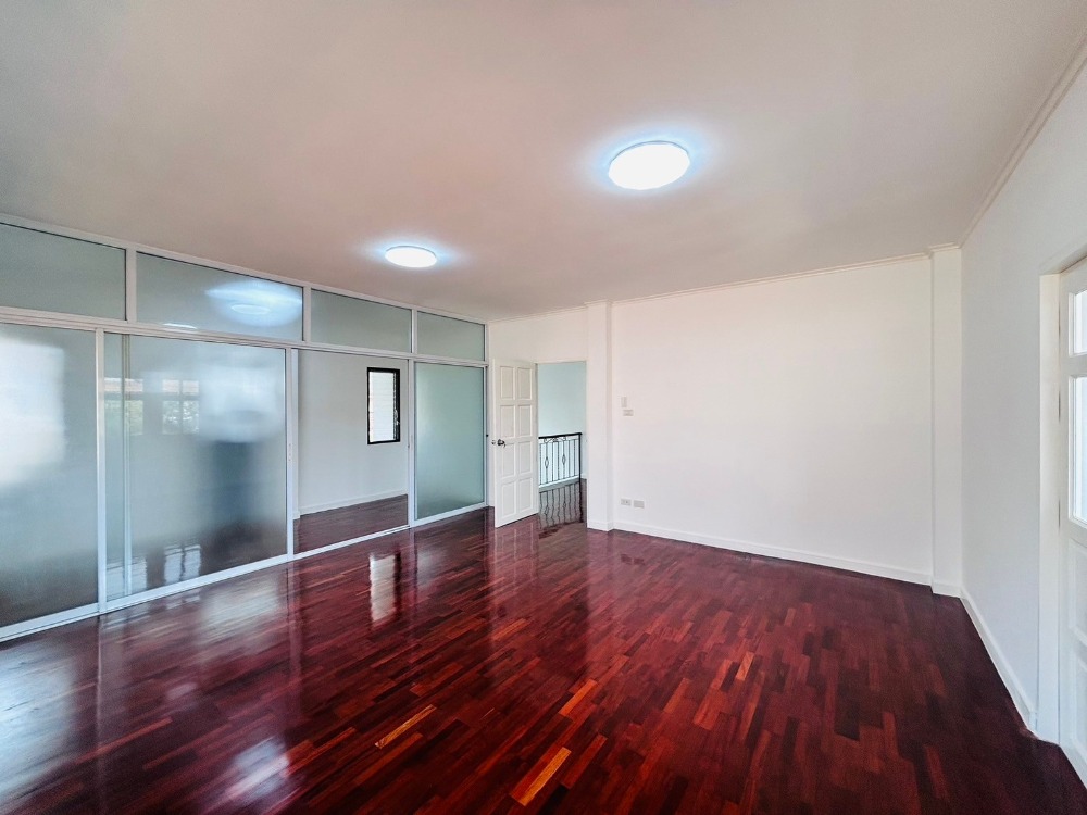 For SaleHousePathum Thani,Rangsit, Thammasat : Single house for sale, newly renovated, ready to move in.