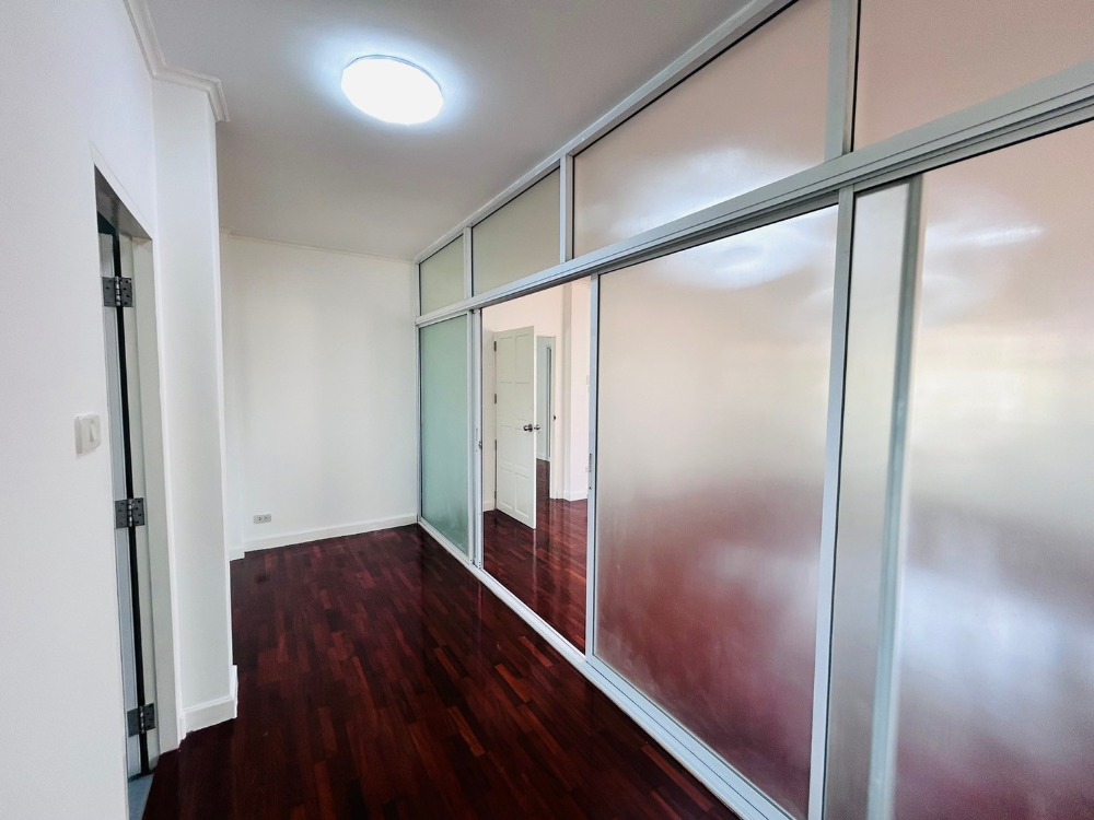 For SaleHousePathum Thani,Rangsit, Thammasat : Single house for sale, newly renovated, ready to move in.