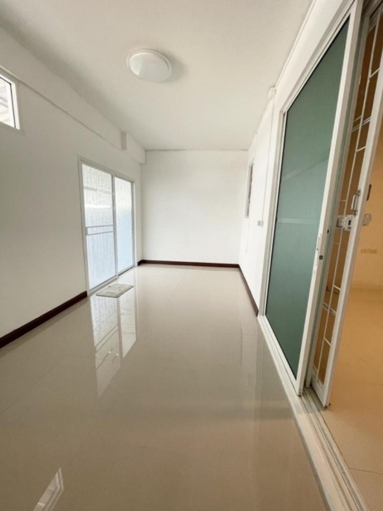 ขายทาวน์โฮมนวมินทร์ รามอินทรา : S-BSVR101 ขาย ทาวน์โฮมหมู่บ้านเบล็ส วิลล์ รามอินทรา 117 2ชั้น ทิศใต้ พื้นที่ 19.30ตร.ว. 3นอน 2น้ำ 2.49ล้าน 064-959-8900