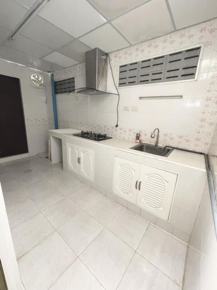 ขายทาวน์โฮมนวมินทร์ รามอินทรา : S-BSVR101 ขาย ทาวน์โฮมหมู่บ้านเบล็ส วิลล์ รามอินทรา 117 2ชั้น ทิศใต้ พื้นที่ 19.30ตร.ว. 3นอน 2น้ำ 2.49ล้าน 064-959-8900