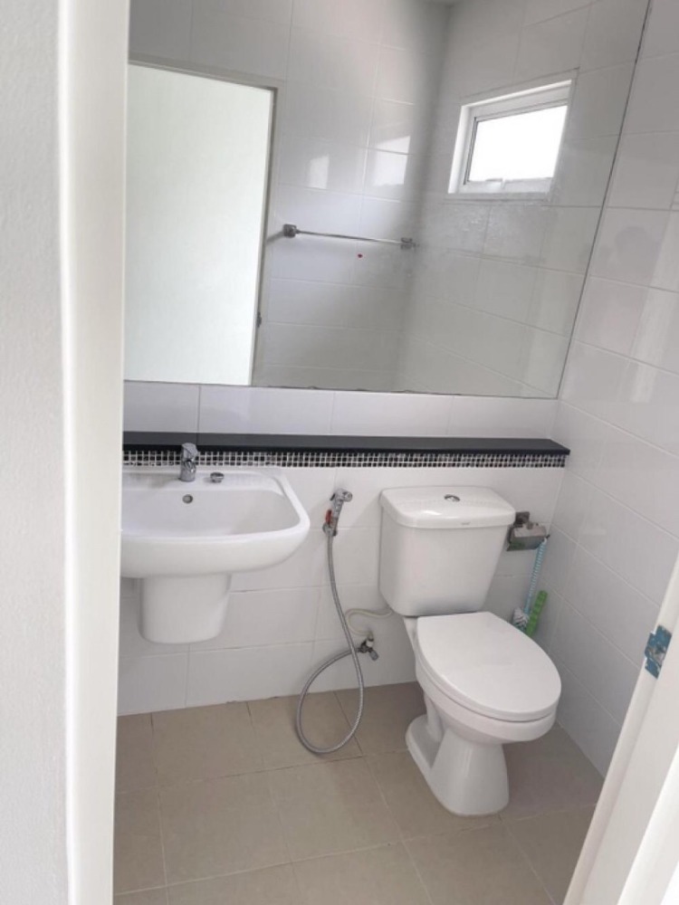 ขายทาวน์โฮมนวมินทร์ รามอินทรา : S-BSVR101 ขาย ทาวน์โฮมหมู่บ้านเบล็ส วิลล์ รามอินทรา 117 2ชั้น ทิศใต้ พื้นที่ 19.30ตร.ว. 3นอน 2น้ำ 2.49ล้าน 064-959-8900