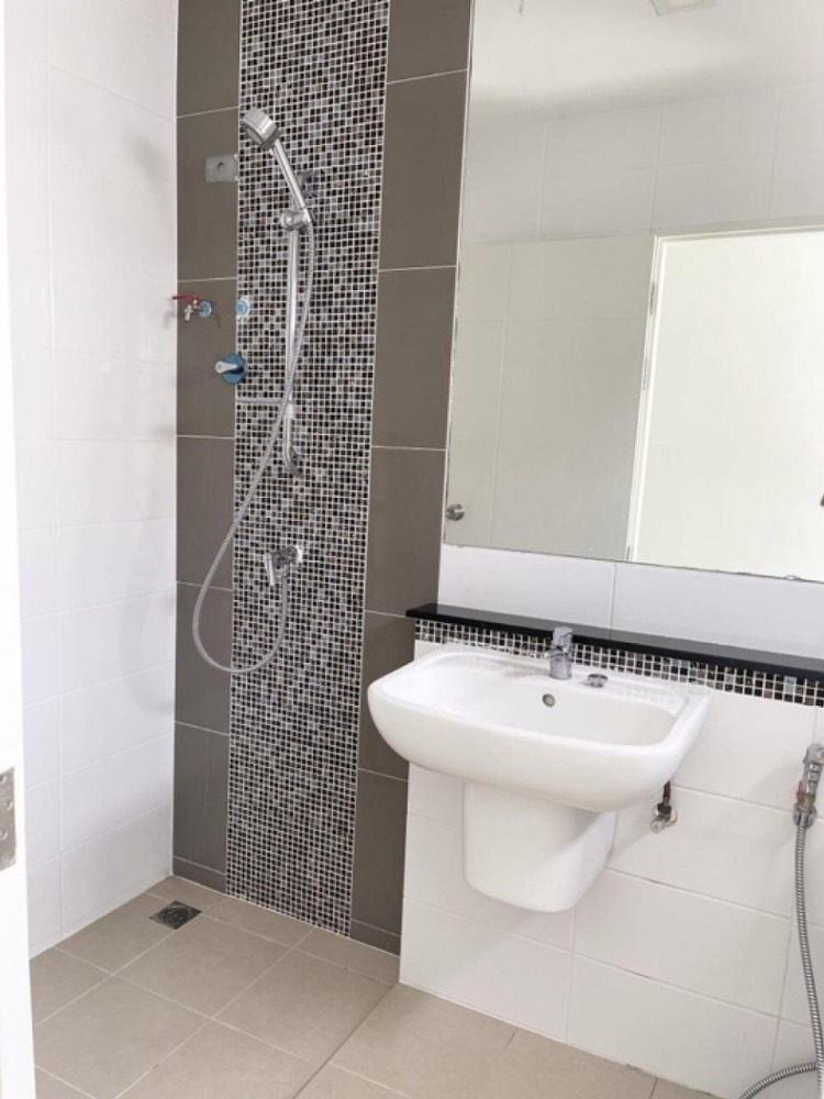 ขายทาวน์โฮมนวมินทร์ รามอินทรา : S-BSVR101 ขาย ทาวน์โฮมหมู่บ้านเบล็ส วิลล์ รามอินทรา 117 2ชั้น ทิศใต้ พื้นที่ 19.30ตร.ว. 3นอน 2น้ำ 2.49ล้าน 064-959-8900