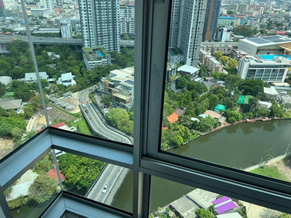 For SaleCondoOnnut, Udomsuk : The Base Sukhumvit77 1b1b 2.39MB Special Price Tel : 0635925888