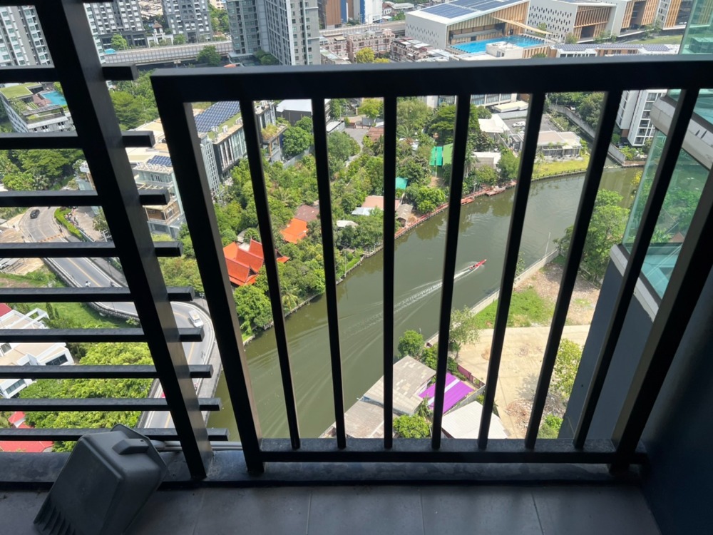 For SaleCondoOnnut, Udomsuk : The Base Sukhumvit77 1b1b 2.39MB Special Price Tel : 0635925888