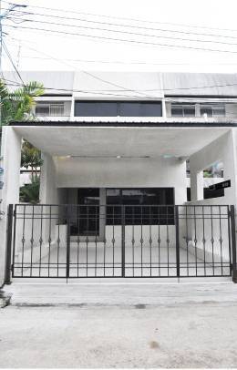 For RentHome OfficeSathorn, Narathiwat : Home/Office, 300sqm, Yen Akart, Sathorn