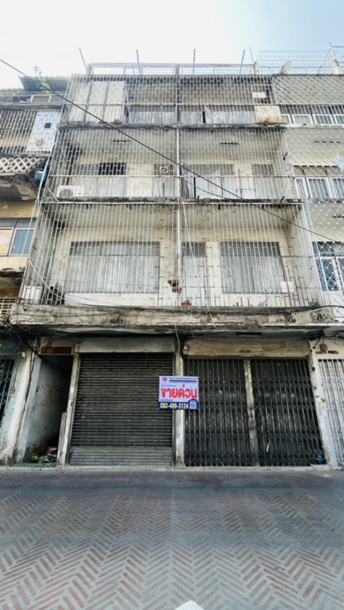For SaleShop HouseYaowarat, Banglamphu : Commercial building for sale, 2 units, 4 and a half floors, Khlong Ong Ang, Saphan Han, suitable for a hostel, Air bnb, walking street, good location.
