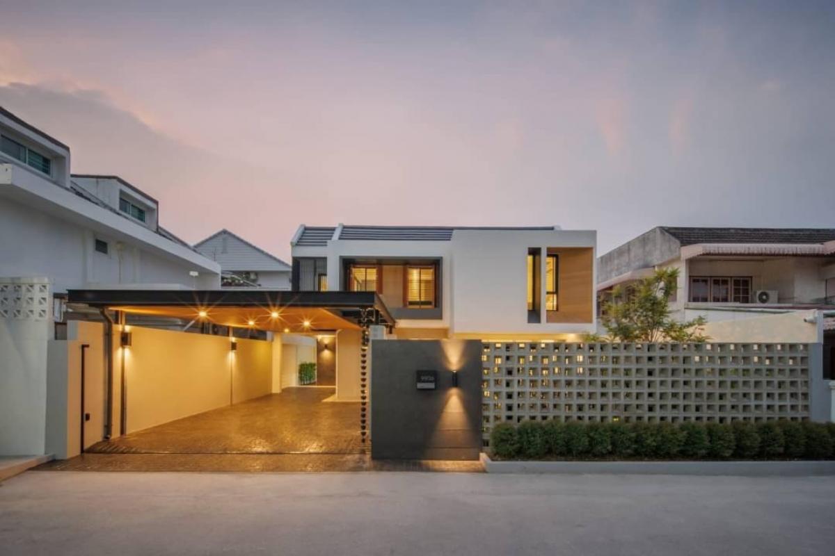 For SaleHouseChiang Mai : House for sale in front of Chiang Mai University, only 5 minutes, suitable for investors.