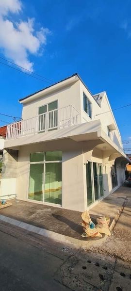 ขายทาวน์โฮมลาดพร้าว101 แฮปปี้แลนด์ : S-TLP01  ทาวน์เฮาส์ ลาดพร้าว101 ขนาด 16 ตร.ว. 2ชั้น พื้นที่ใช้สอย 64 ตรม. 3นอน 3น้ำ 3.19 ล้าน 064-959-8900