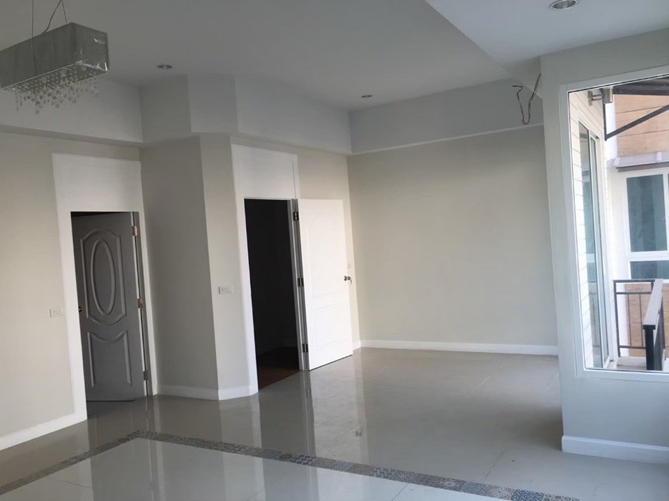 For SaleTownhomeLadprao101, Happy Land, The Mall Bang Kapi : S-LAD01  Townhome for sale, Ladprao 110, size 50 sqw, 3-storey, east, usable area 200 sqm, 6 bed 5 bath, 12 million. 064-959-8900