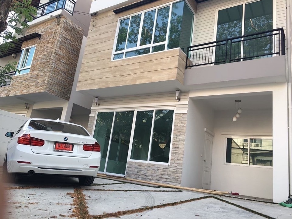 For SaleTownhomeLadprao101, Happy Land, The Mall Bang Kapi : S-LAD01  Townhome for sale, Ladprao 110, size 50 sqw, 3-storey, east, usable area 200 sqm, 6 bed 5 bath, 12 million. 064-959-8900