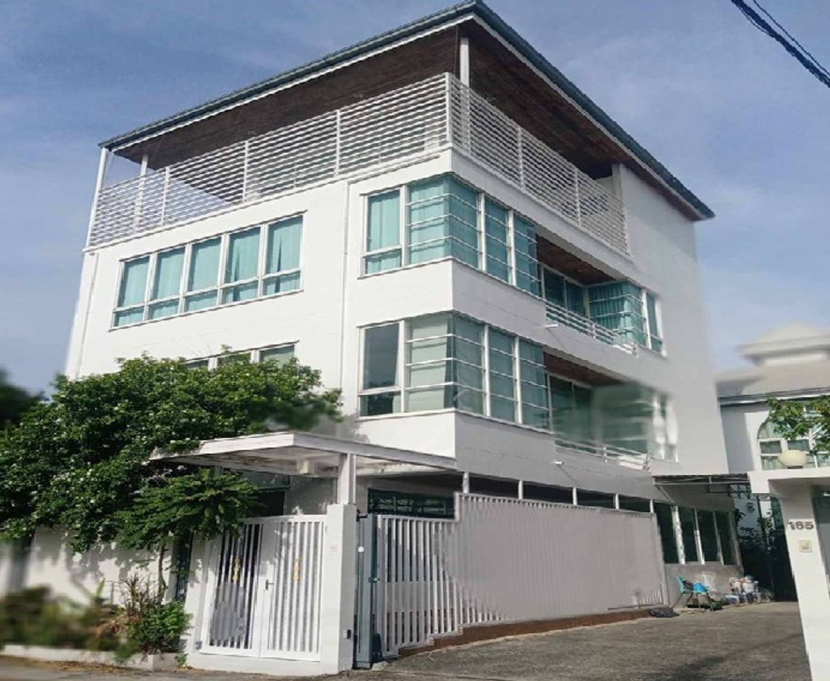 For RentShop HousePathum Thani,Rangsit, Thammasat : For Rent Office building for rent / Home Office 3 floors, Don Mueang location, Pracha Uthit Soi, Songprapa, Kosum Ruamjai Road / Building area 728 square meters / Air conditioning throughout the building / Parking for 7-8 cars / Suitable as an office, can