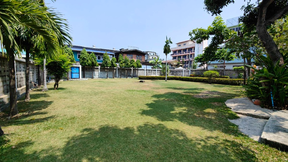 For SaleLandSamut Prakan,Samrong : Land for sale, 1 rai 232 sq.wah, Soi Theparak 10, Samrong Nuea, Mueang, Samut Prakan.