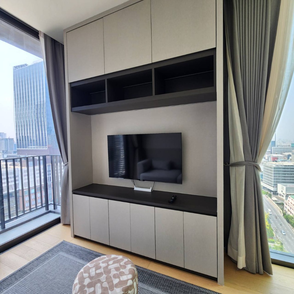 For RentCondoWitthayu, Chidlom, Langsuan, Ploenchit : For rent, 1 bedroom, corner room, high floor, garden view.