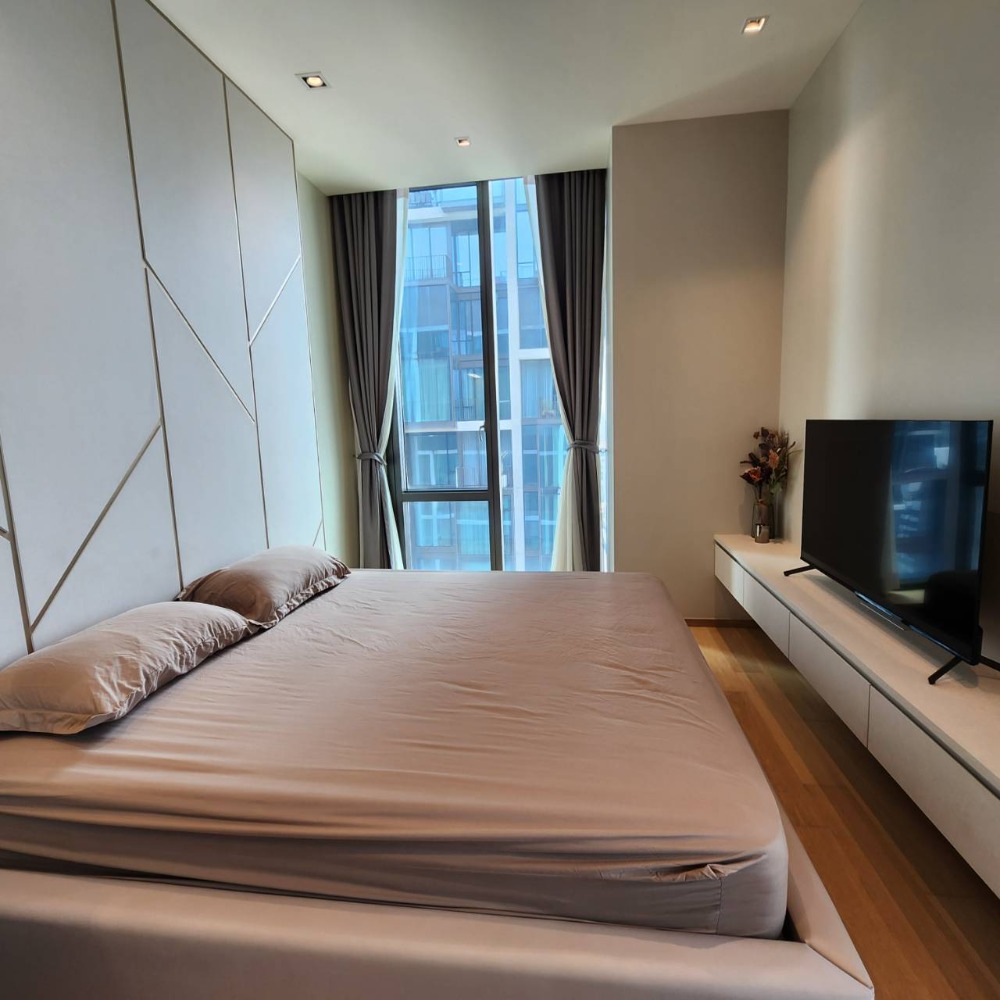 For RentCondoWitthayu, Chidlom, Langsuan, Ploenchit : For rent, 1 bedroom, corner room, high floor, garden view.