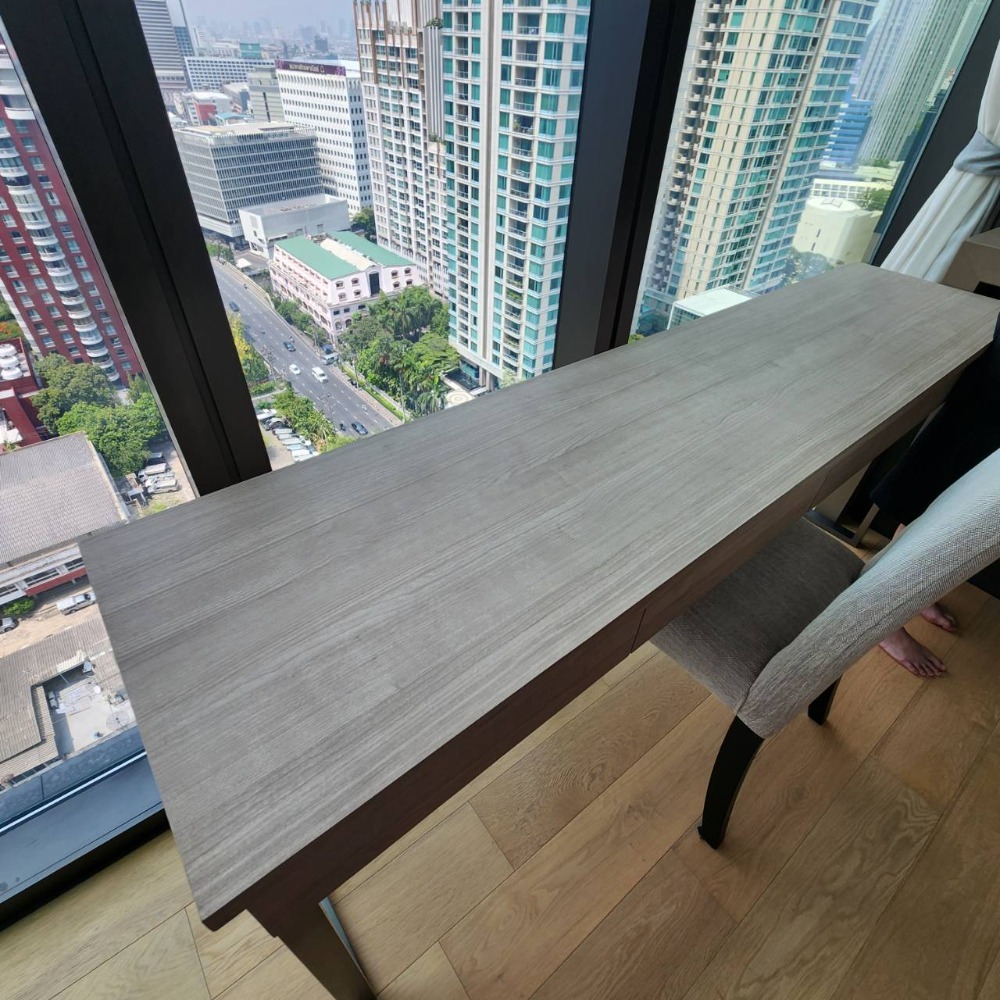 For RentCondoWitthayu, Chidlom, Langsuan, Ploenchit : For rent, 1 bedroom, corner room, high floor, garden view.