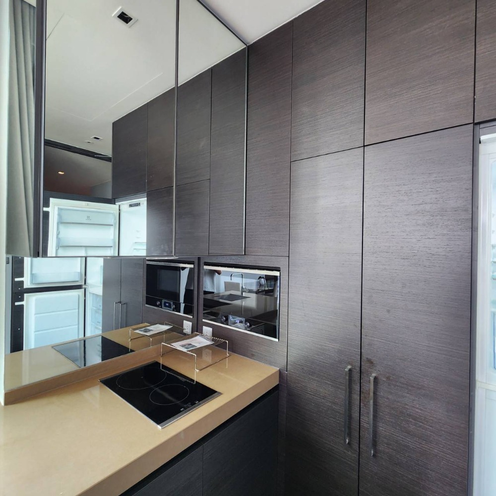 For RentCondoWitthayu, Chidlom, Langsuan, Ploenchit : For rent, 1 bedroom, corner room, high floor, garden view.