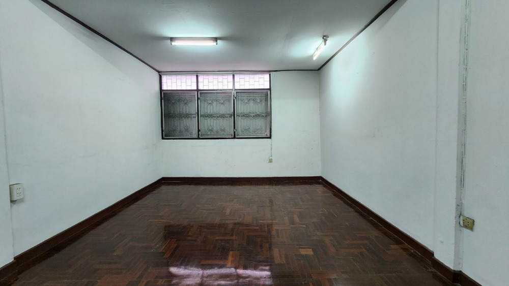 For SaleShop HouseRama3 (Riverside),Satupadit : Commercial building for sale, 3 floors, 2 units.