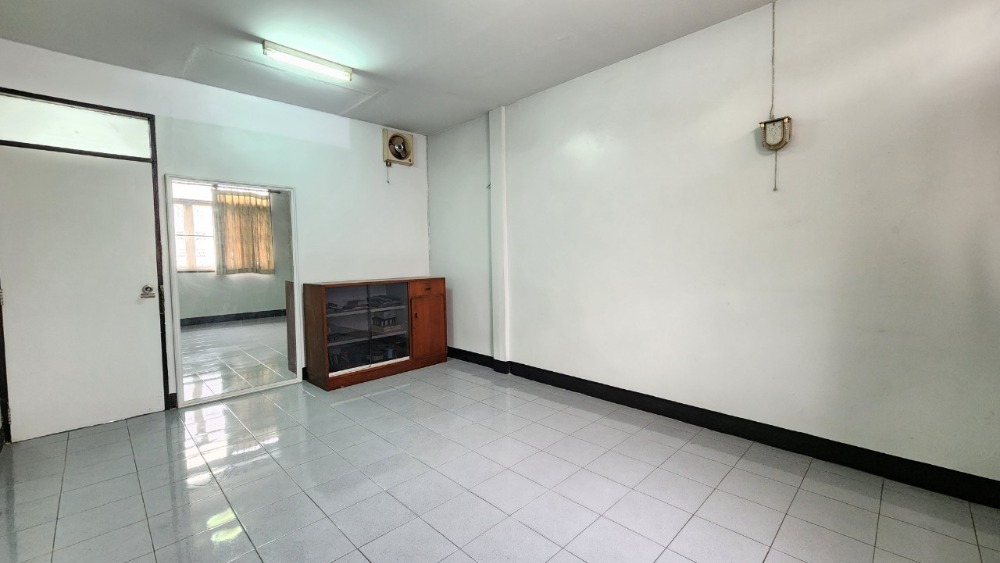 For SaleShop HouseRama3 (Riverside),Satupadit : Commercial building for sale, 3 floors, 2 units.