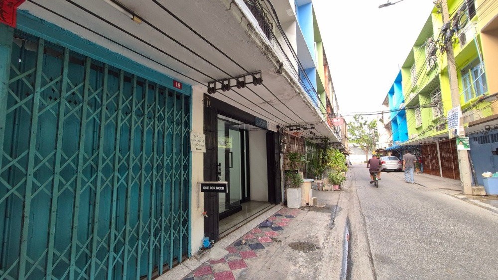 For SaleShop HouseRama3 (Riverside),Satupadit : Commercial building for sale, 3 floors, 2 units.