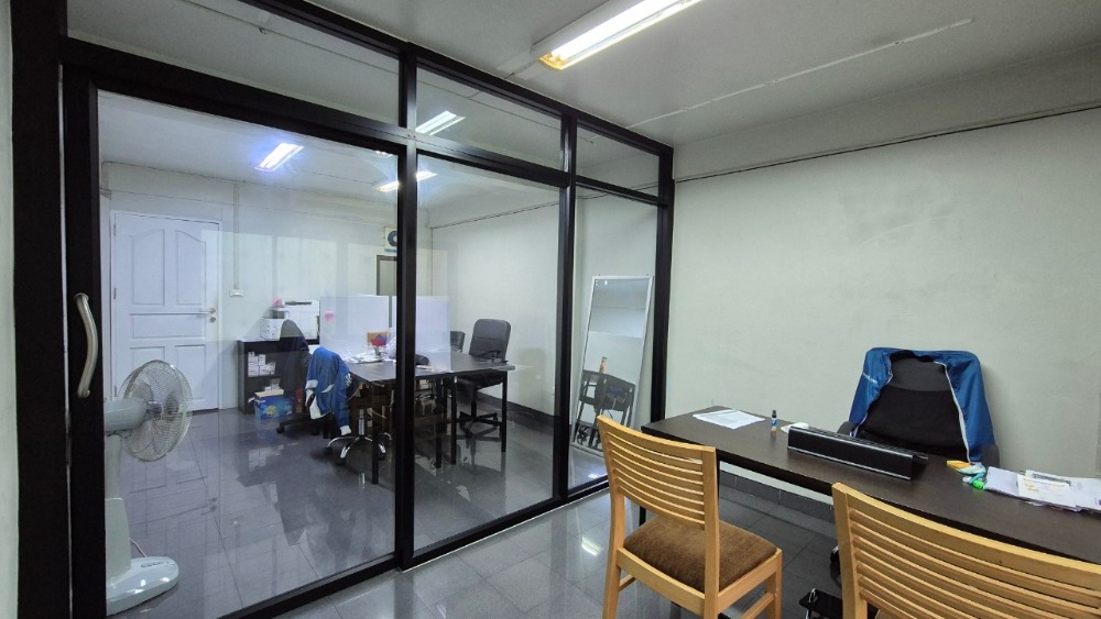 For SaleShop HouseRama3 (Riverside),Satupadit : Commercial building for sale, 3 floors, 2 units.