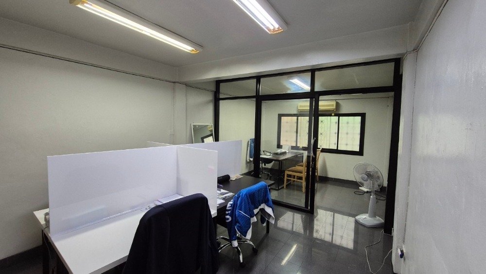 For SaleShop HouseRama3 (Riverside),Satupadit : Commercial building for sale, 3 floors, 2 units.