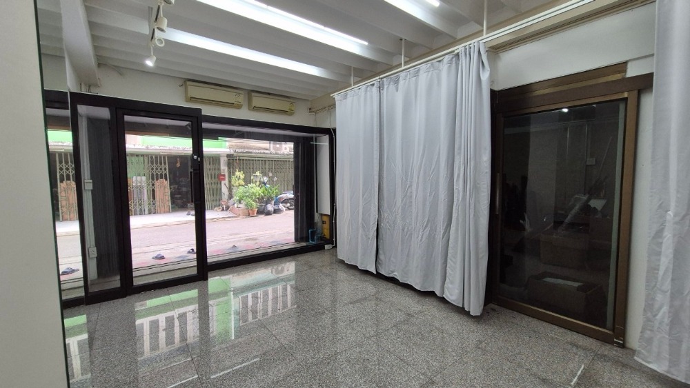 For SaleShop HouseRama3 (Riverside),Satupadit : Commercial building for sale, 3 floors, 2 units.